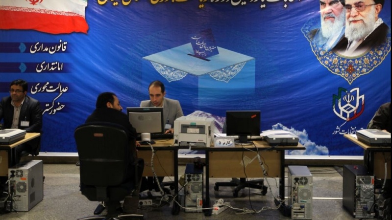 İranda prezident seçkilərinə namizədlərin adlarının qeydiyyata alınmasına başlayır
