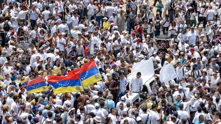 Venesuelada müxalifətin etiraz aksiyası 