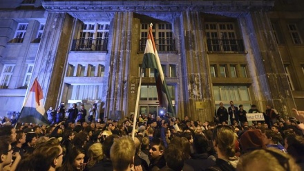 Macarıstan Parlamentinin qərarı xalqı ayağa qaldırdı