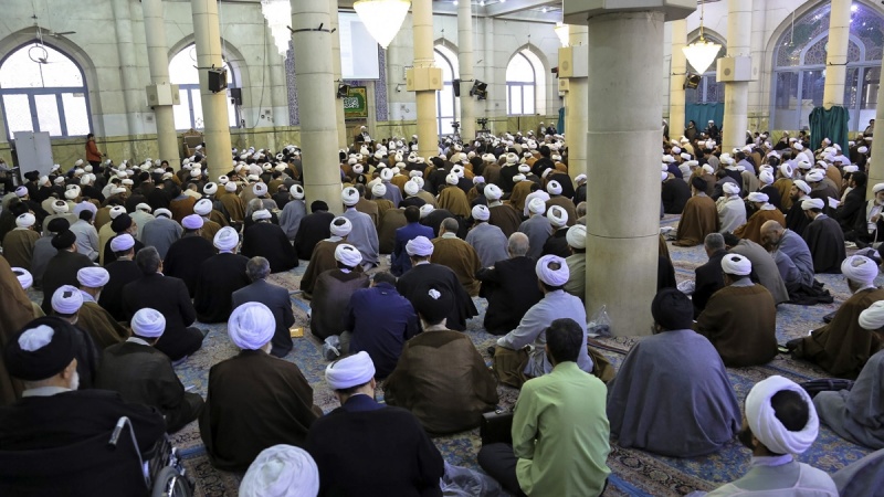 قم میں ایران بھر کے حوزہ علمیہ سے تعلق رکھنے والے طالبعلموں کی  کلاسیں 