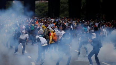 Venesuelada etirazlar genişlənib