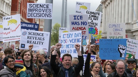 Londonda Tramp əleyhinə aksiya