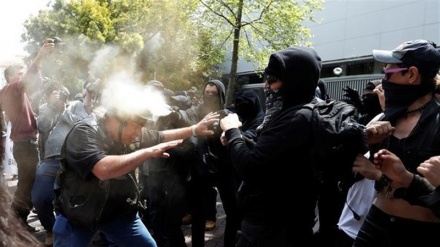 Kaliforniyada ABŞ prezidentinin tərəfdarları və müxalifləri aksiya keçiriblər