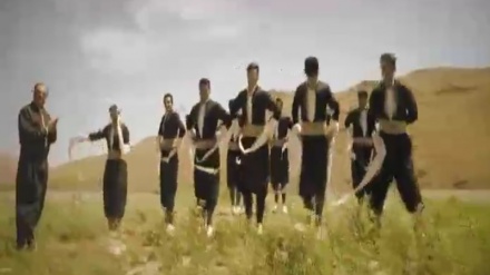 گوێ ڕادەگرین به گۆرانییەکی خۆشی کوردی