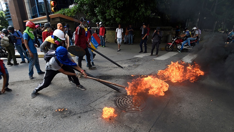 Venesuela əsas qanununun islahı layihəsilə müxalif olanlar aksiya keçiriblər