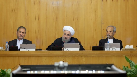Ruhani: Düşmənlər nadanlıqla İranın raket qüdrəti haqda açıqlama verir