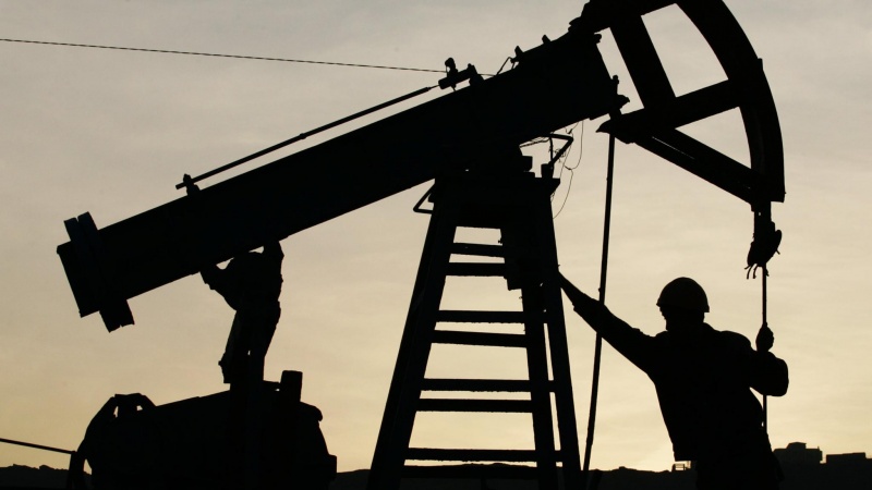 Azərbaycan neftin istehsalını azaltmağa hazırdır
