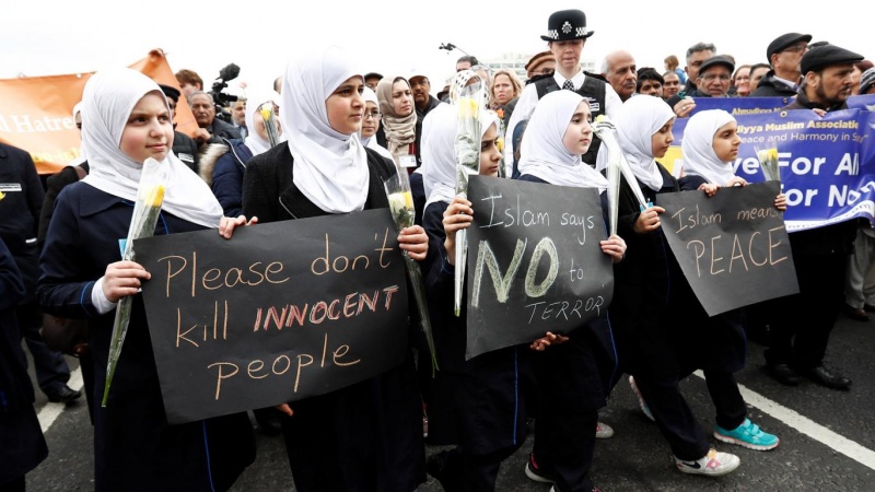 Almaniya müsəlmanları zorakılıq və ifratçılığa qarşı aksiya keçiriblər