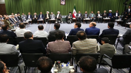 رہبر انقلاب اسلامی کا شعراء سے خطاب