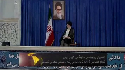 ڕێ وڕەسمی بیست و هەشتەمین ساڵوەگەڕی کۆچی دوایی حەزرەتی ئیمام خومەینی (رە) بناغەدانەری کۆماری ئیسلامیی ئێران بە ئامادەبوونی ڕێبەری مەزنی ئینقلابی ئیسلامی