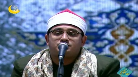 تەلاوەتی چەند ئایەت لە قورئانی پیرۆز