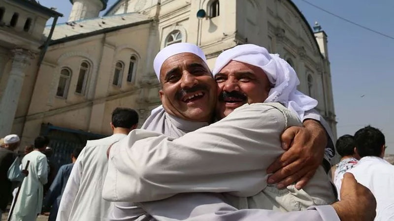 ایران سمیت دنیا کے مختلف ممالک میں عید الفطر مذہبی جوش و خروش کے ساتھ منائی جا رہی ہے