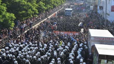 Almaniya polisi G20 sammiti etirazçılarına güc tətbiq etdi