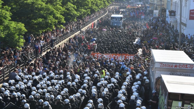 Almaniya polisi G20 sammiti etirazçılarına güc tətbiq etdi

