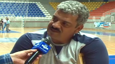 پیاوێک کە بە بێ لاق بەرەو سێهەمین ڕیکۆردی وەرزشیی ئێران لە گینەسدا هەڵدێت