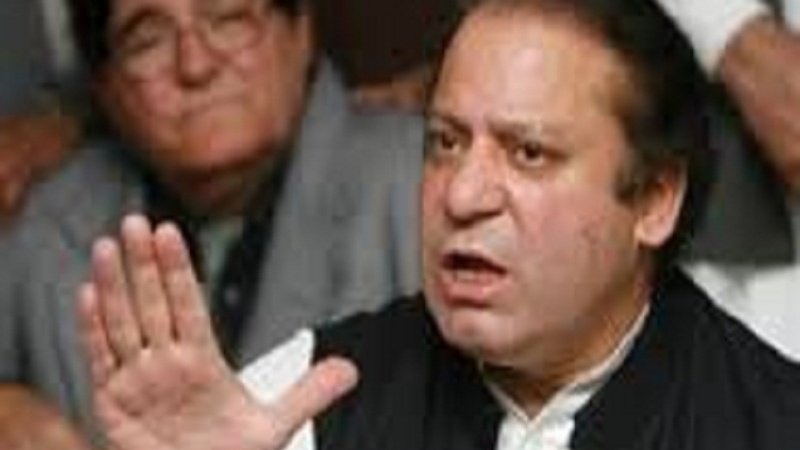 پاکستان کے سابق وزیر اعظم کی جانب سے سپریم کورٹ کے فیصلے پر تنقید