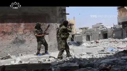 نه‌به‌ردی کوردانی سووریا له ڕه‌ققه به‌رده‌وامه