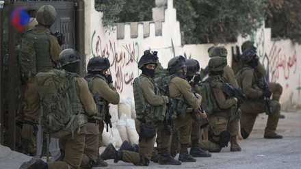اسرائیلی فوجیوں نے ٹی وی چینلوں کے دفاتر پر دھاوا بولا