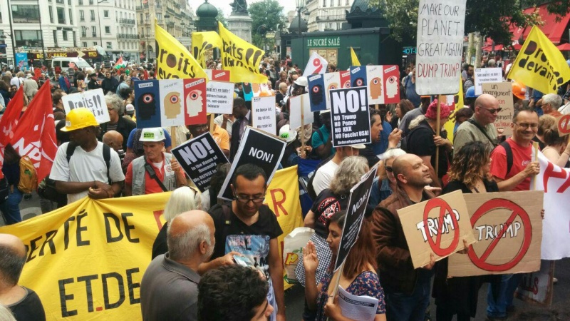 Parisdə Tramp və Makrona qarşı aksiya