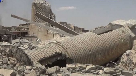 یه‌که‌م ڤیدئۆ له مزگه‌وتی جامعی نووری که ئه‌بووبه‌کر به‌غدادی له‌وێ خه‌لافه‌تی درۆینه‌ی خۆی ڕاگه‌یه‌ندراوه