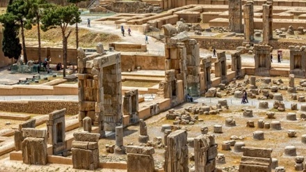 بینای مێژوویی تەختی جەمشید لە شاری شیراز