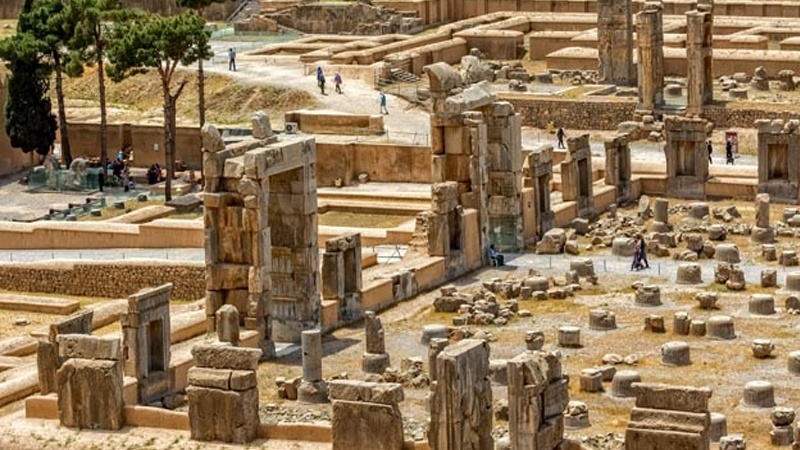 بینای مێژوویی تەختی جەمشید لە شاری شیراز