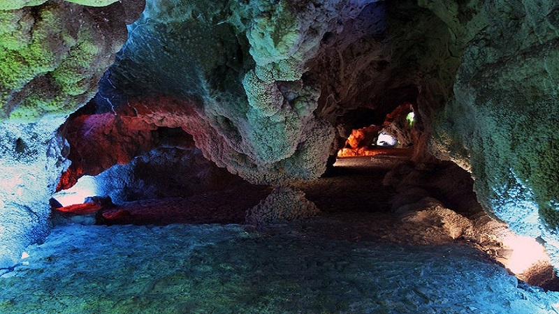 ئەشکەوتە سەیروسەمەرەکانی ئێران