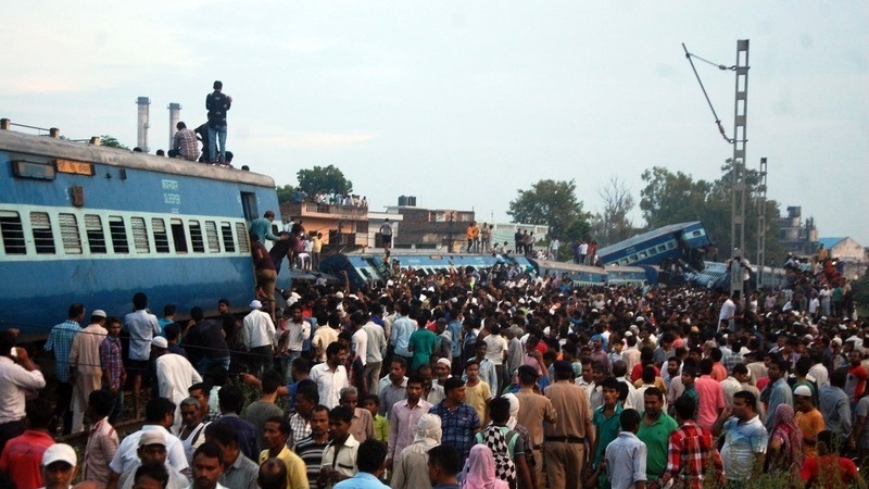 ہندوستان میں ٹرین کا حادثہ، 50 سے زائد افراد ہلاک 