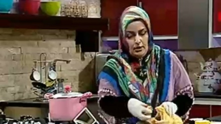 لێنانی مریشکی نێوزگپڕ بە میوە