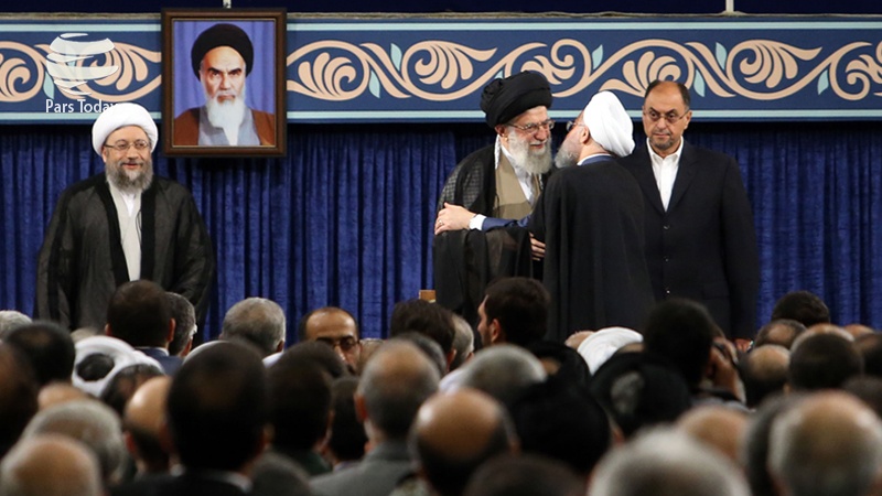 رہبر انقلاب اسلامی کی جانب  سے بارہویں صدر کی حیثیت سے حسن روحانی کی توثیق