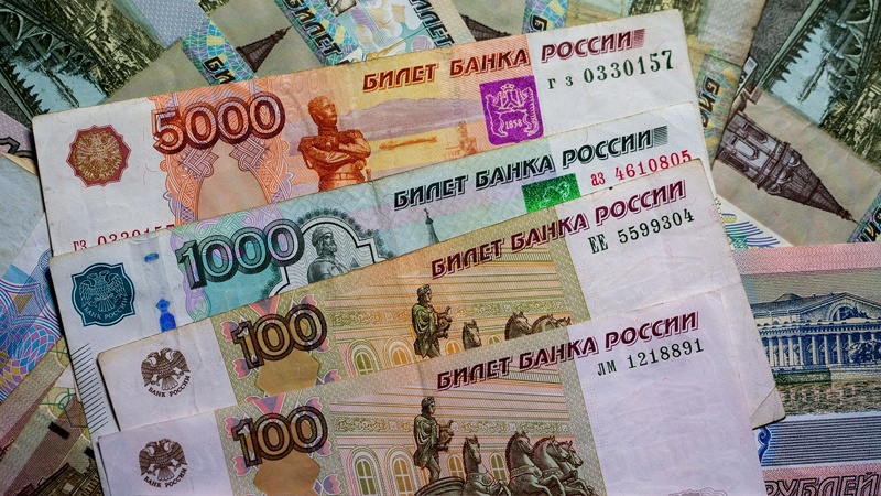 Rusiya dolların xarici ticarətdən çıxarılmasına başladı