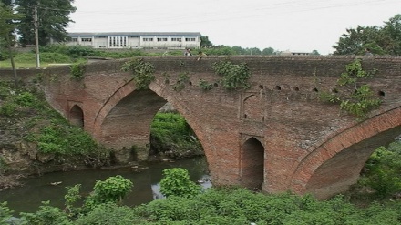 پردی مێژوویی پردسه‌ر له شاری لاهیجان