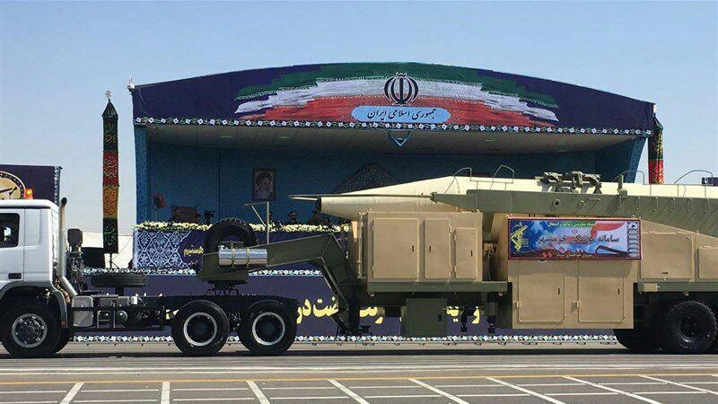 İran Silahlı Qüvvələrinin hərbi paradında yeni hərbi təchizatlar nümayiş etdirilib