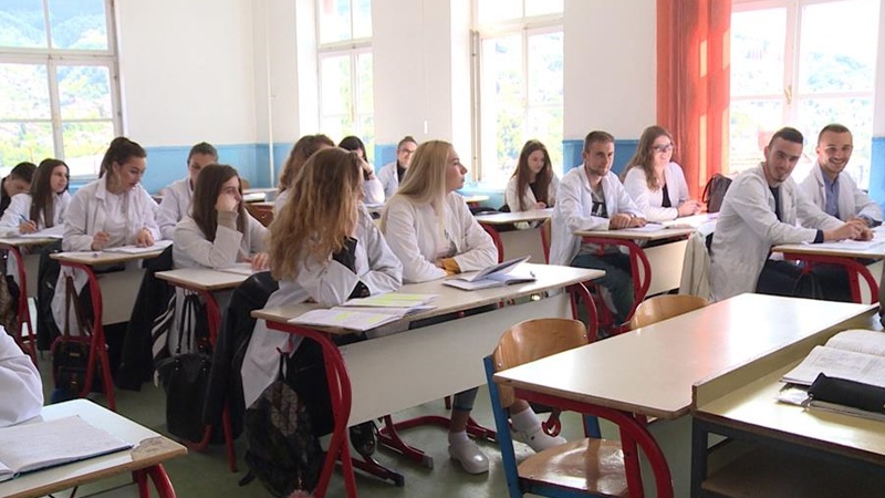 Srednjoškolci u BiH mijenjaju školske klupe za radna mjesta