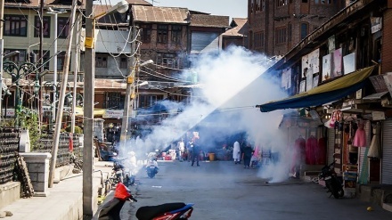 کشمیر میں مظاہرین اور سکیورٹی فورسز کے مابین جھڑپیں 