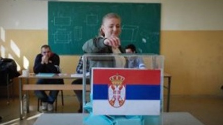 Da li je Srbija demokratska zemlja, osim na papiru?