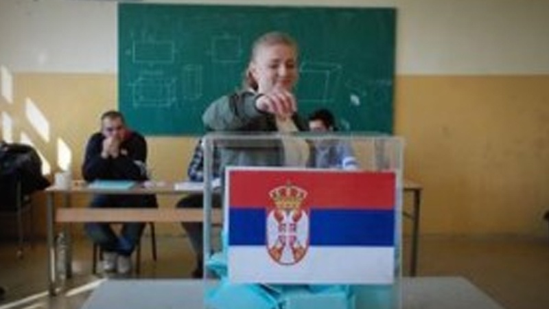 Da li je Srbija demokratska zemlja, osim na papiru?