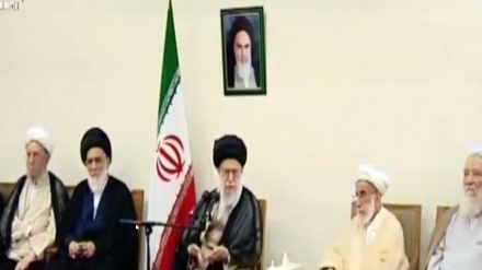 ڕێبەری مەزنی شۆرشی ئێسلامە ئێران: بلیمەتانی ئەمریکا لەوەی کە وەها سەرۆک کۆمارێکیان هەیە هەست بە شەرمەزاری دەکەن