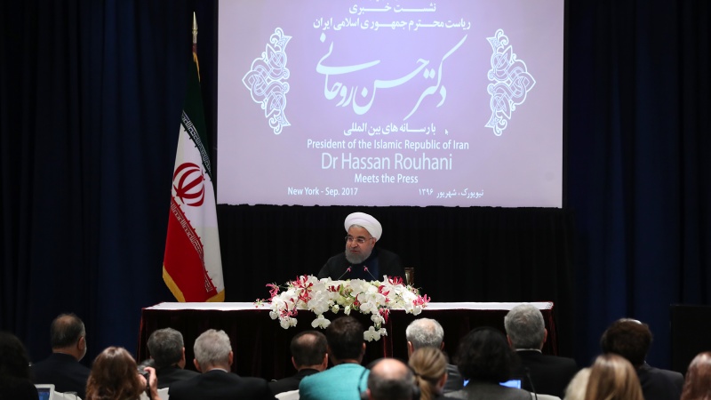 Ruhani: Trampın İran xalqından üzr istəməsini gözləyirik

