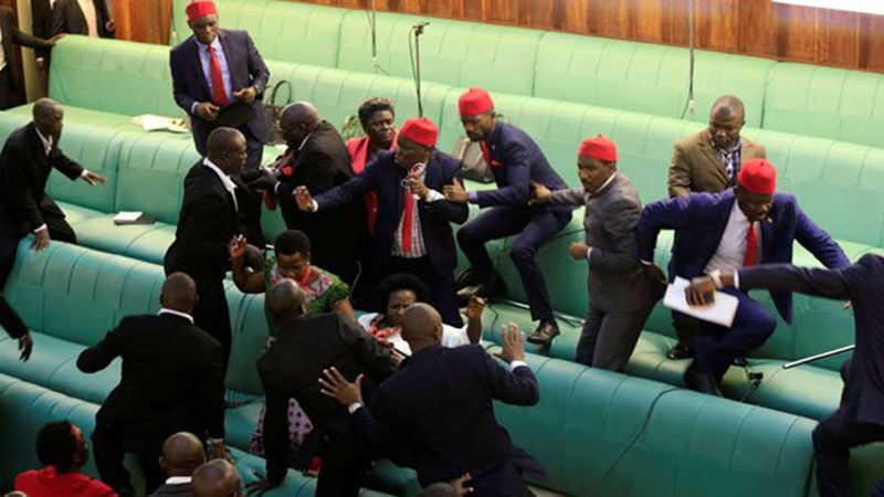 Deputatlar prezidentin yaşına görə savaşdılar