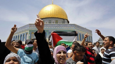 Fələstinli namazqılanlar Qəzzənin mühasirəsinin davam etməsinə etiraz ediblər