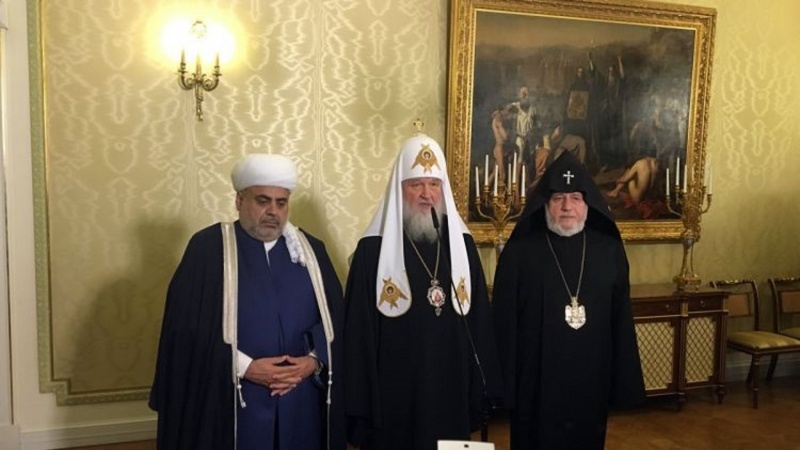 Allahşükür Paşazadə Patriarx Kirilli Bakıdakı erməni kilsəsinə dəvət edib