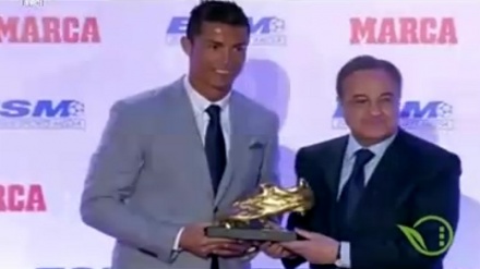 کاتێک که له ساڵی 2008 دا کریستیانۆ رۆناڵدۆ خەڵاتی خۆی داوه دیاری بۆ منداڵانی فەلەستینی 