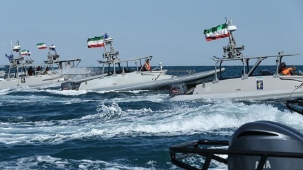 جنوبی ایران میں سپاہ کی بحریہ کی پریڈ