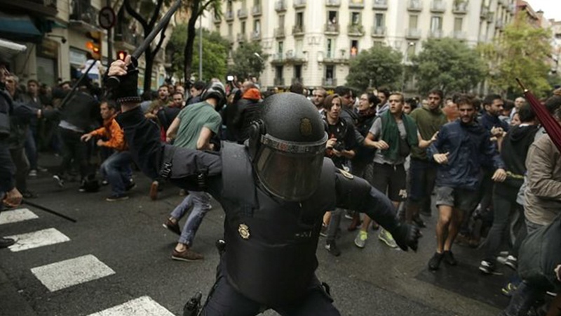 İspaniya referendum günü zorakılıqlara görə Kataloniyadan üzr istədi