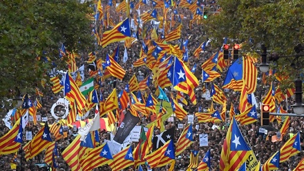 Barselona əhalisi İspaniya hökumətinin qərarlarına qarşı aksiya keçirdi