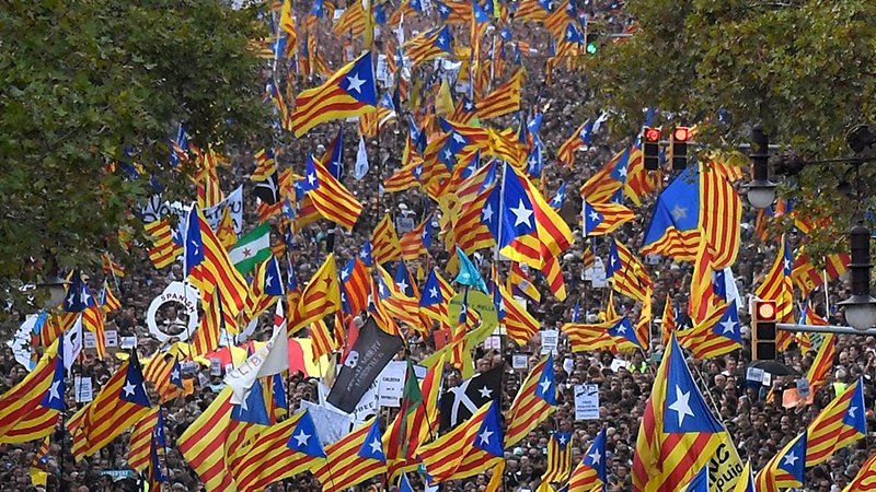 Barselona əhalisi İspaniya hökumətinin qərarlarına qarşı aksiya keçirdi
