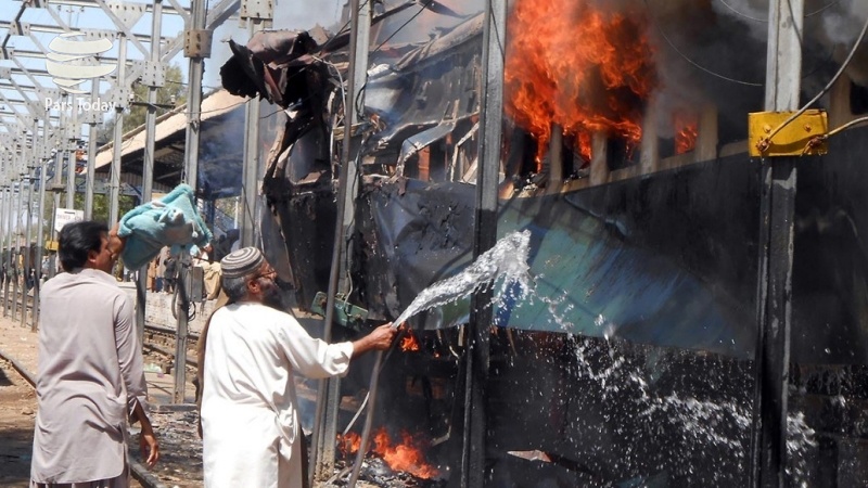 پاکستان: مسافرٹرین میں دھماکہ 