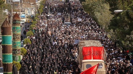 قم میں دفاع مقدس کے 8 گمنام شہداء کی تشیع جنازہ