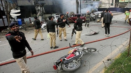 بلوچستان: پولیس گاڑی کے قریب دھماکہ اور مسافر بس کو حادثہ، 7 افراد جاں بحق 25 زخمی